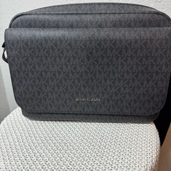 Michael kors Cooper Black Flat Camera Crossbody Bag - Picture 12 of 13